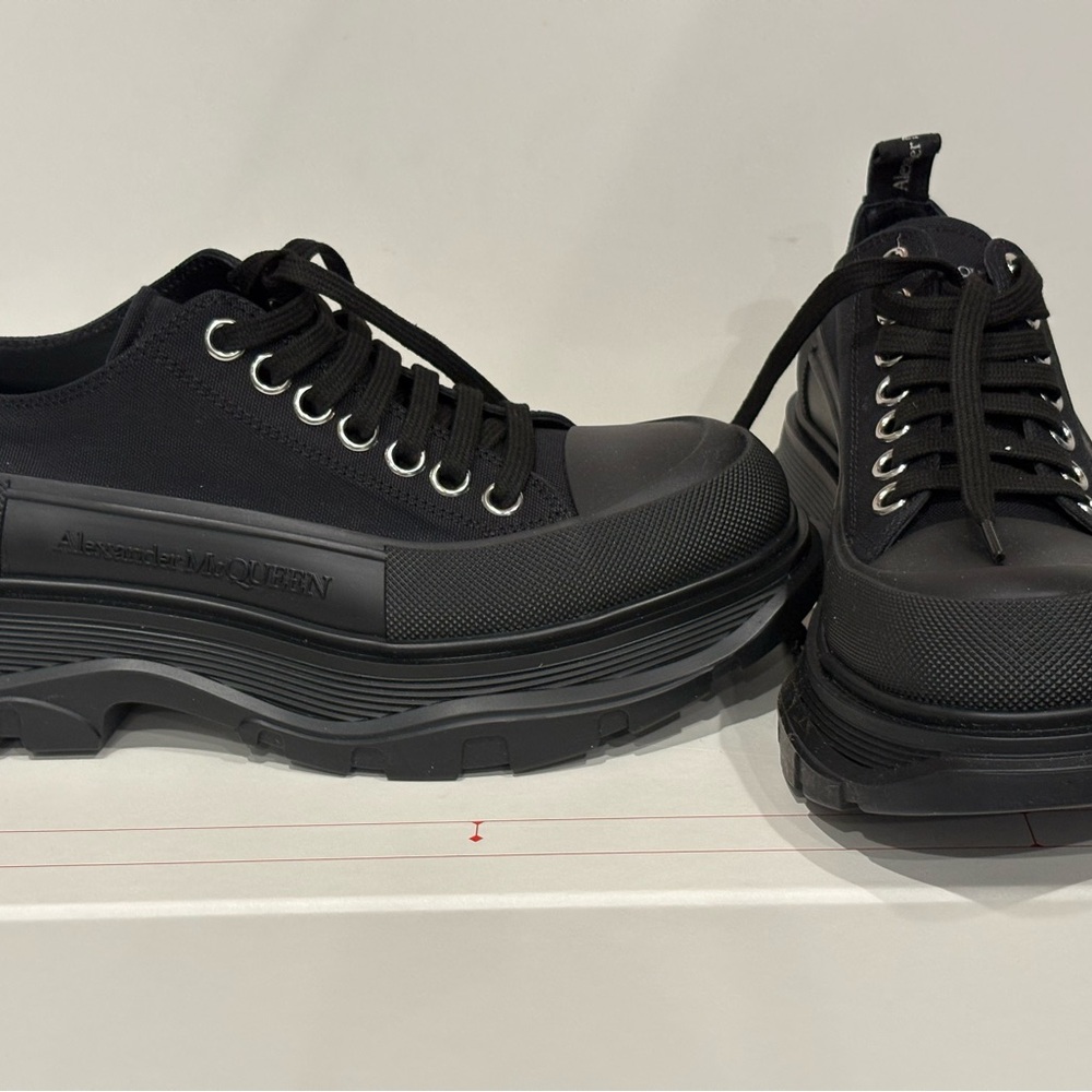 Alexander McQueen Women’s Tread Slick Sneakers Size 39 New in Box
